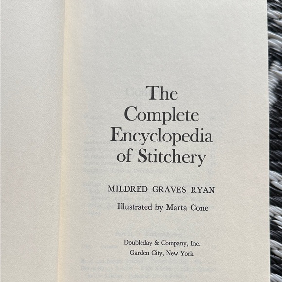 Rare hardcover book The Complete Encyclopedia of Stitchery, Mildred Graves Ryan - Picture 3 of 8
